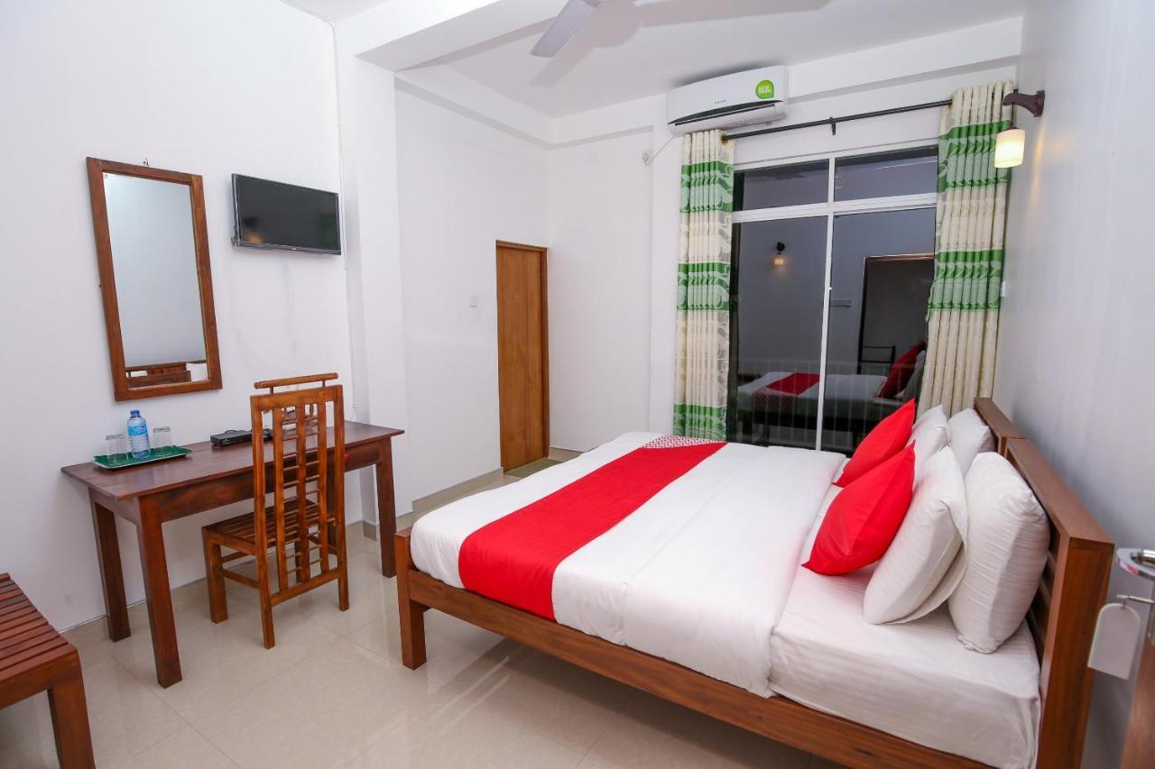 Oyo 438 Sarala Residence Hotel Kandy Exterior photo