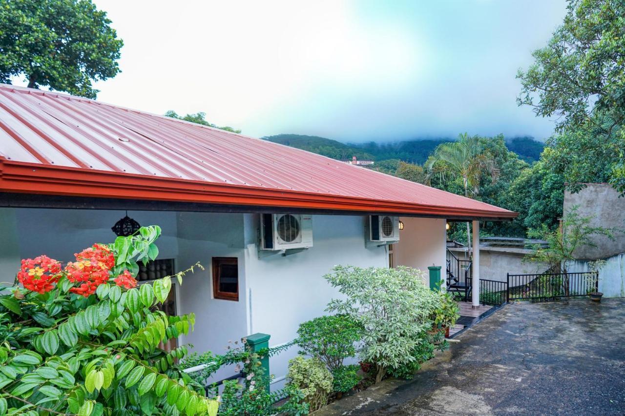 Oyo 438 Sarala Residence Hotel Kandy Exterior photo