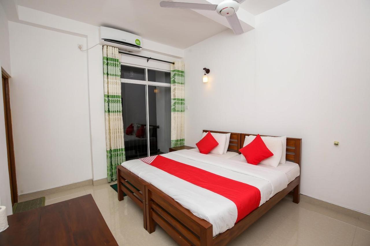 Oyo 438 Sarala Residence Hotel Kandy Exterior photo